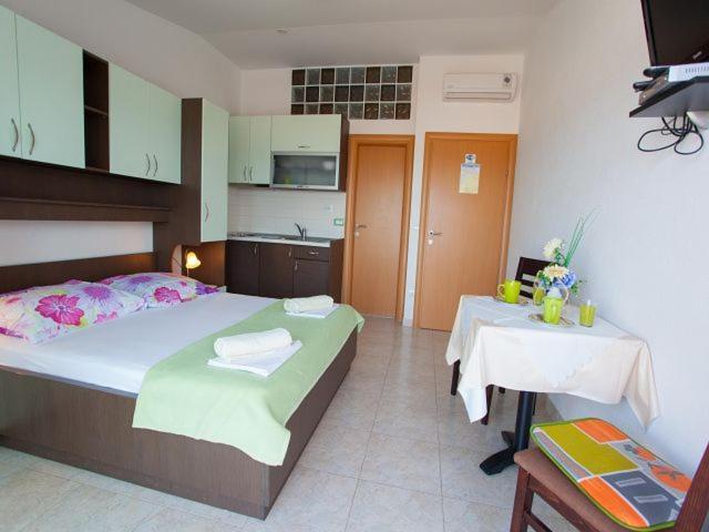 Apartmani Dana Makarska Eksteriør billede